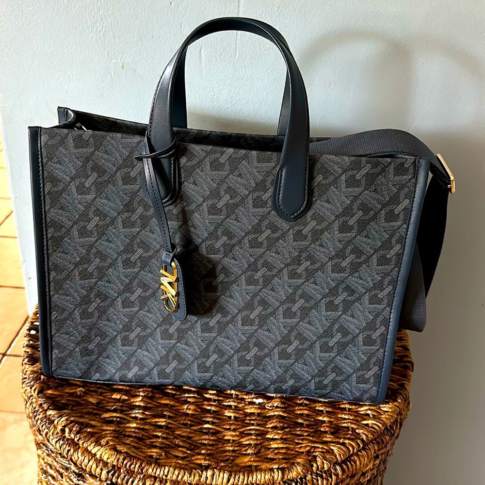 ****BRAND NEW*** never been used. MK large tote bag